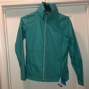 Women’s Packable Columbia jacket With hidden hood